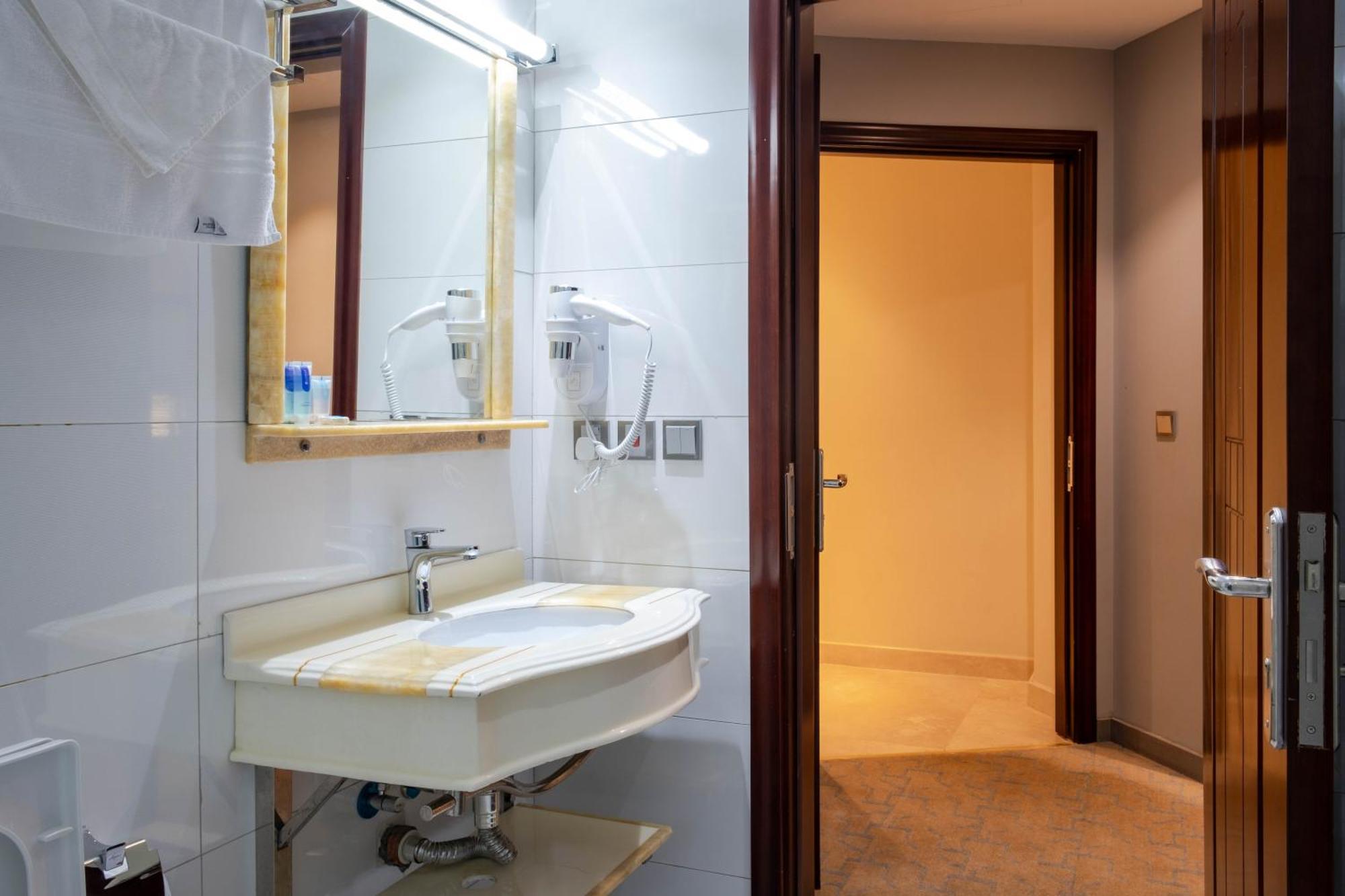 Nersyan Taiba Hotel Apartments Medina Exterior photo
